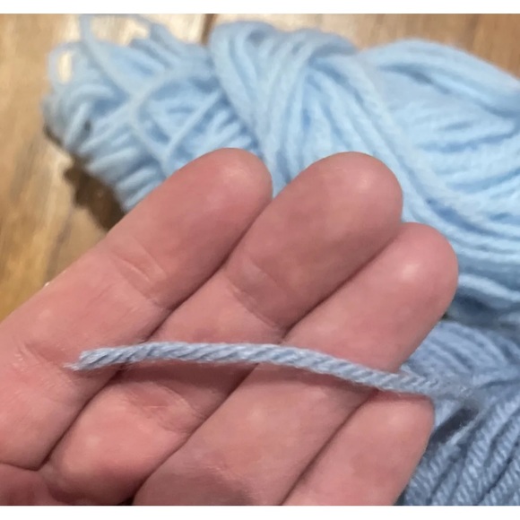 Dusty Blue / Light Blue Yarn 4-Ply 4.5 Ounces Partial Skeins Acrylic Lot Of 2 - Picture 9 of 10